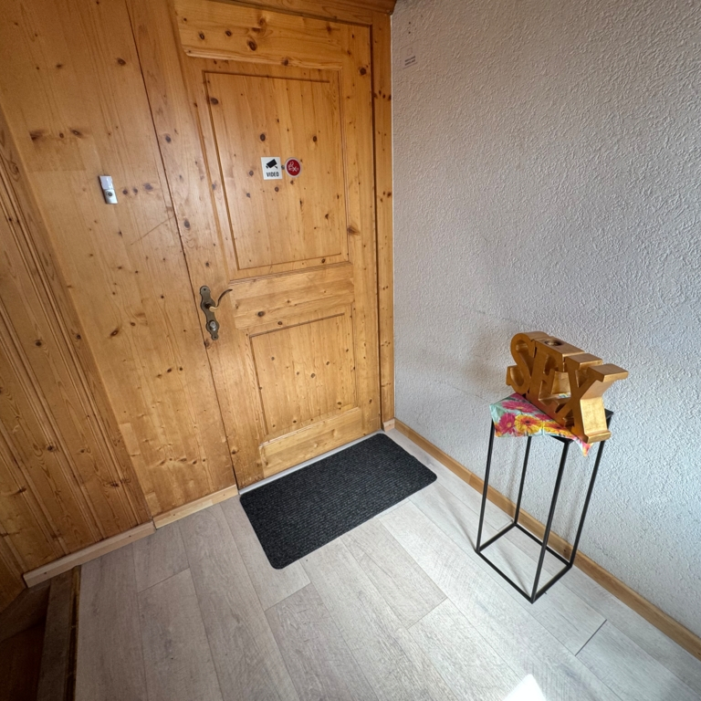 Empire Girls — 6274 Eschenbach