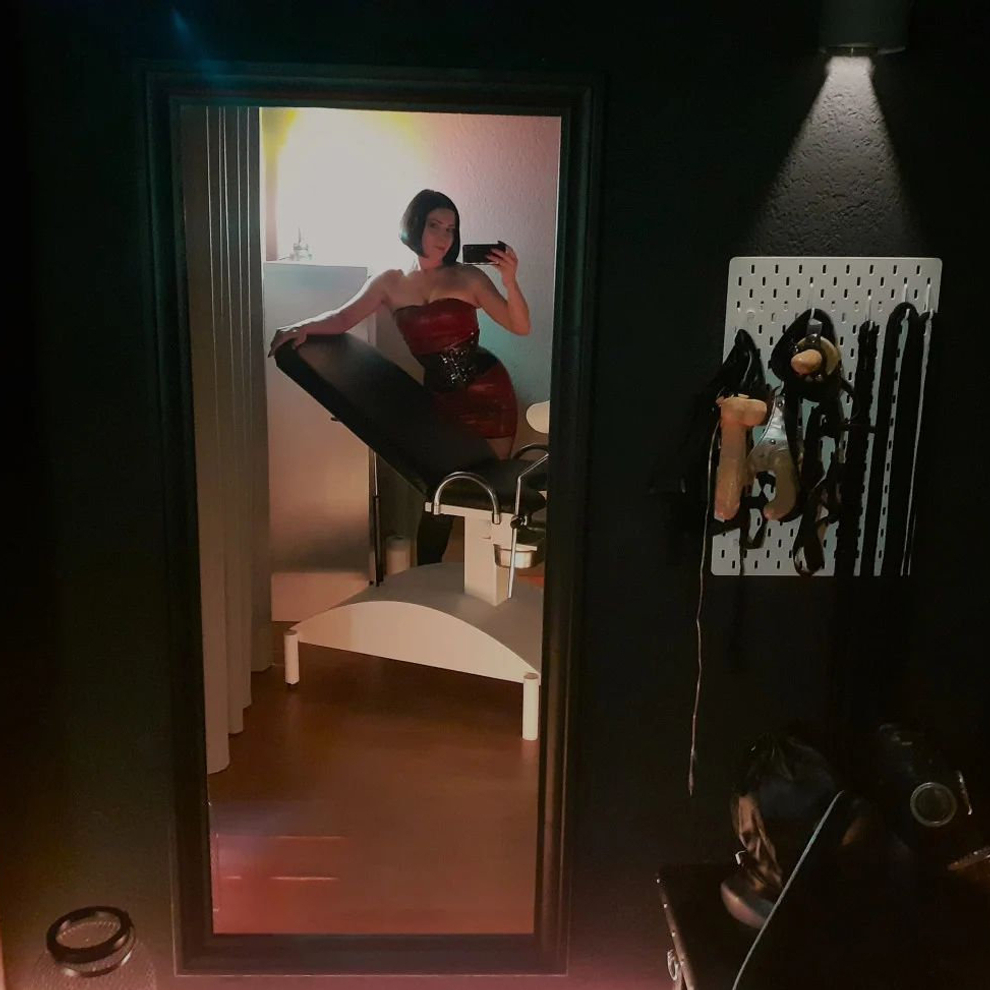 Image #8 from Fetischlady Marlene