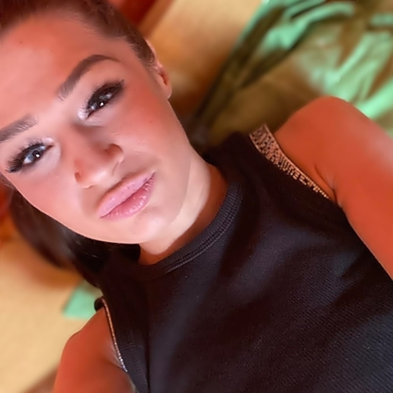 Emily - 🤪Muschi tropft💧💦☔