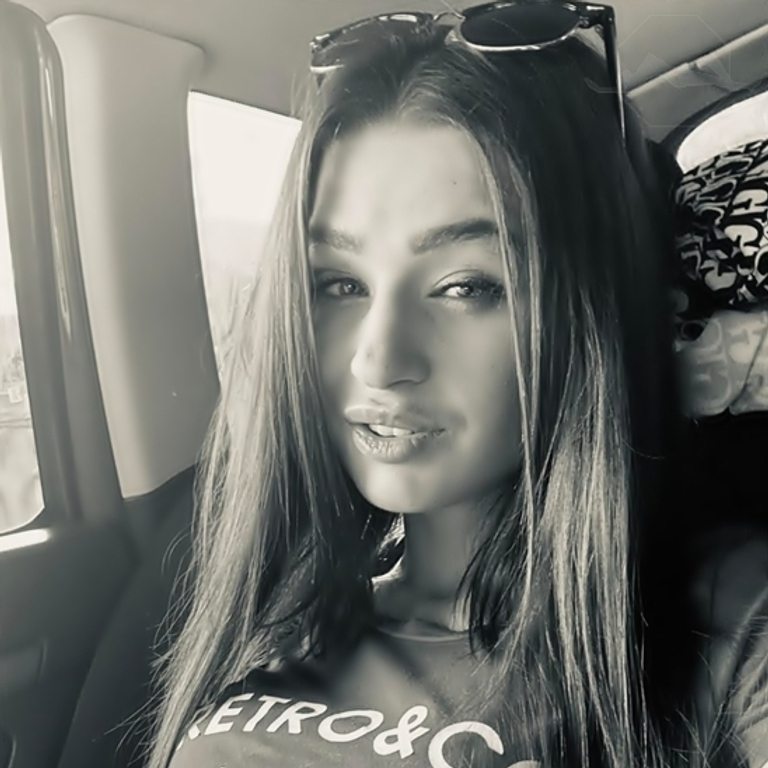 Emily - 🤪Muschi tropft💧💦☔