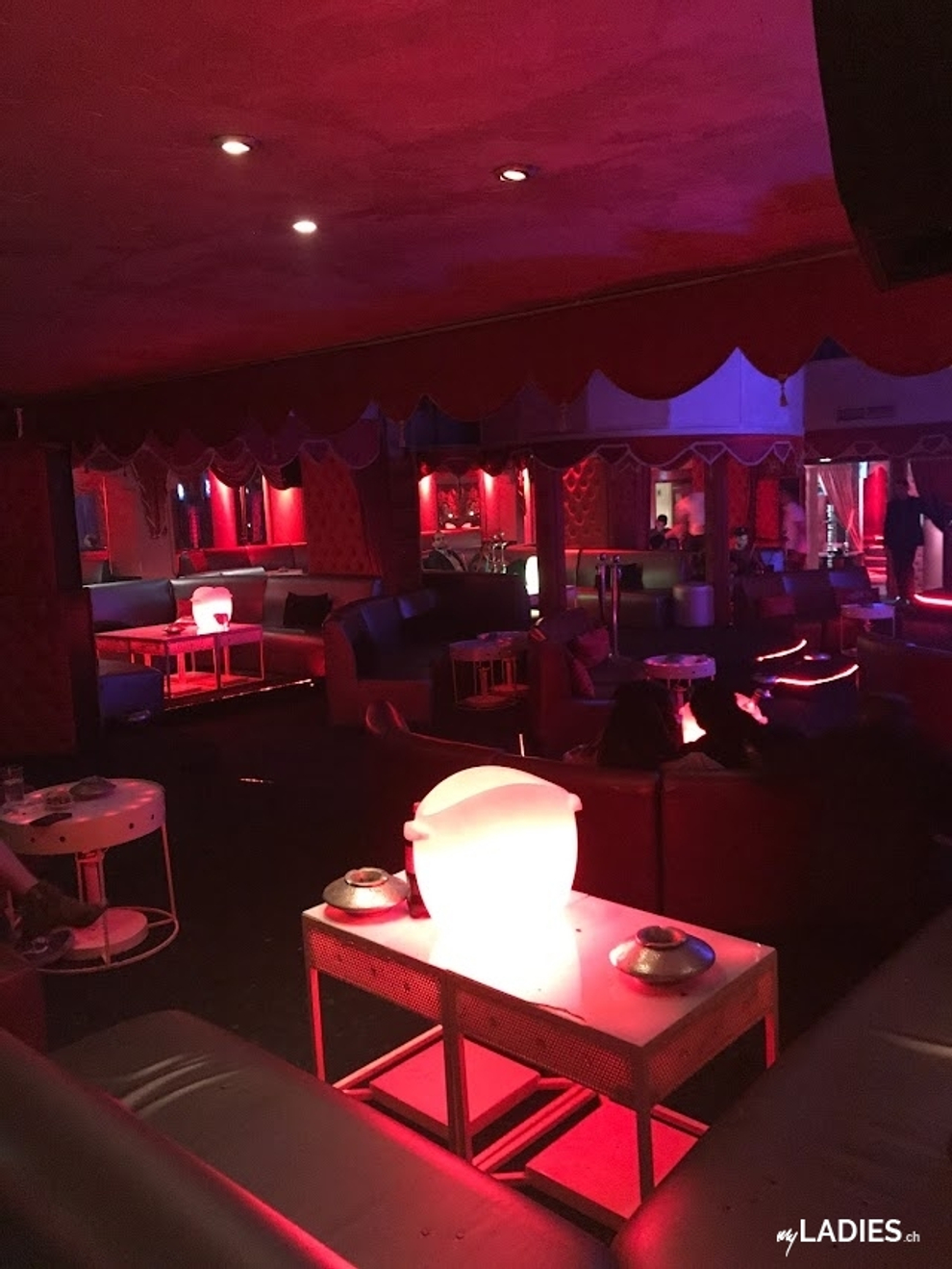 Catalan Club Switzerland – Nous recherchons des escortes / hôtesses VIP / Bild 2