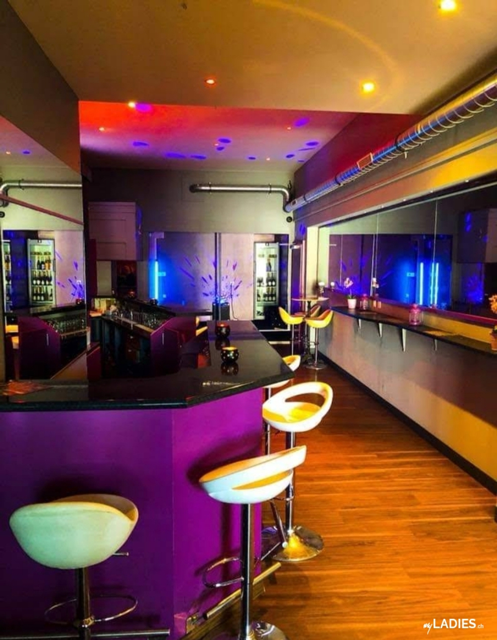 [OFFRE D'EMPLOI] Le Catalan Club Switzerland recherche une hôtesse / Bild 1