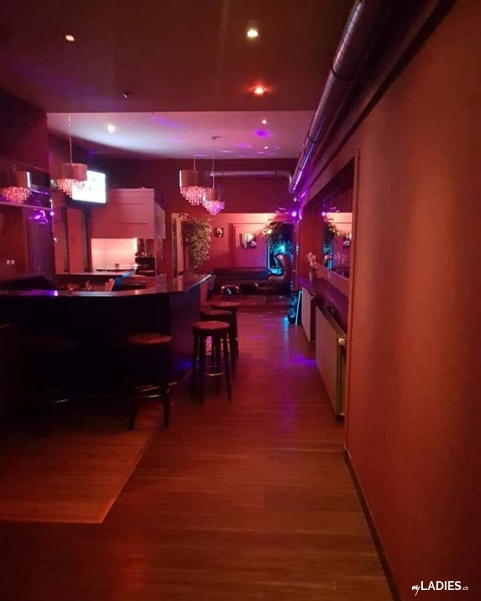 [OFFRE D'EMPLOI] Le Catalan Club Switzerland recherche une hôtesse / Bild 8