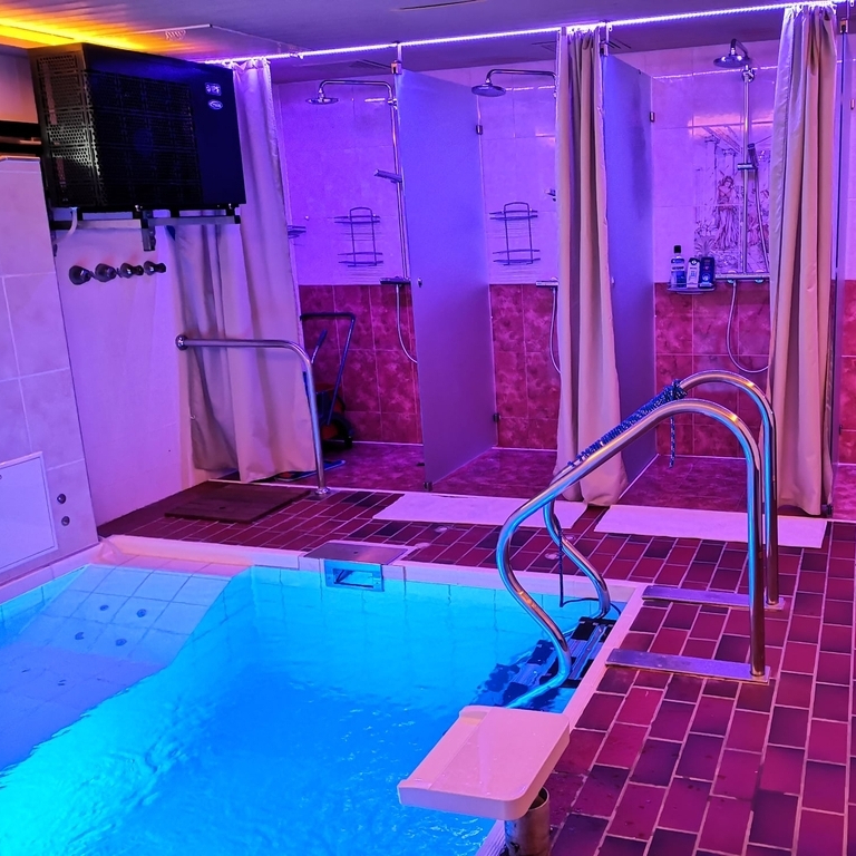 TOP  Rooms to RENT for erotical Service!