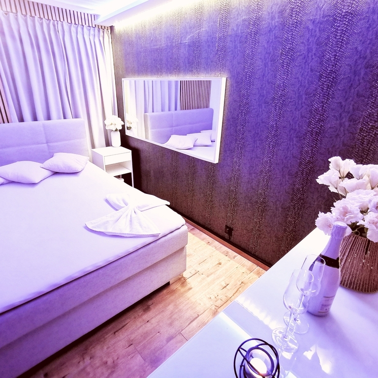 TOP  Rooms to RENT for erotical Service!