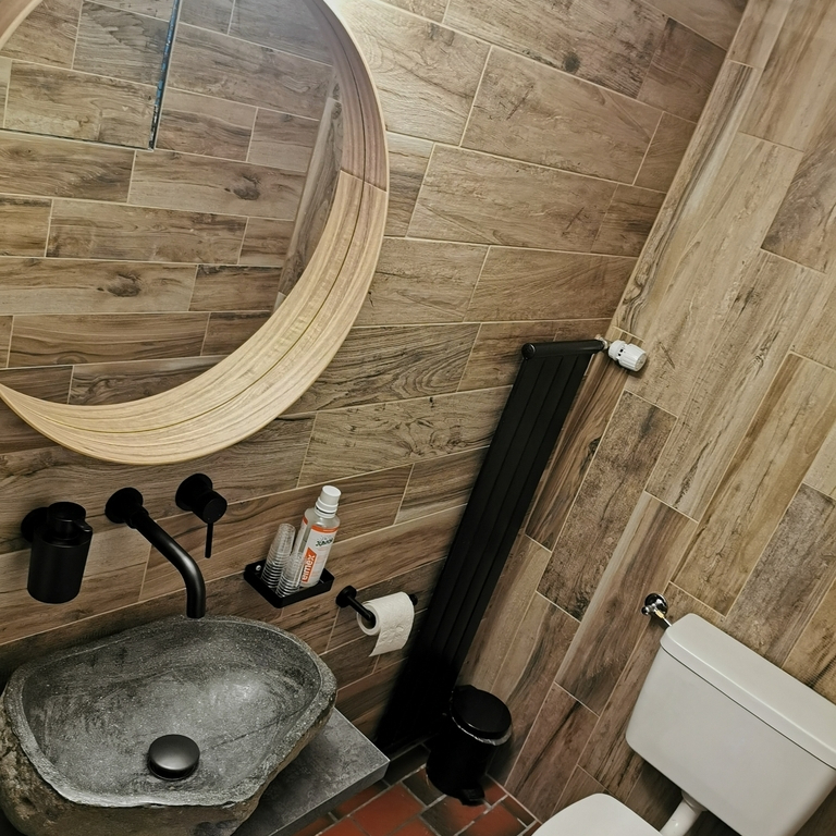 TOP  Rooms to RENT for erotical Service!