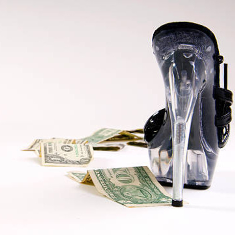 Un bordel frumos caută fete noi cu un sistem de % echitabil