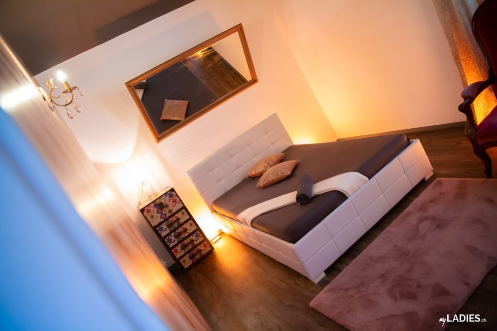 Schöne Bordell sucht neue Girls mit fairem %-System / Bild 22