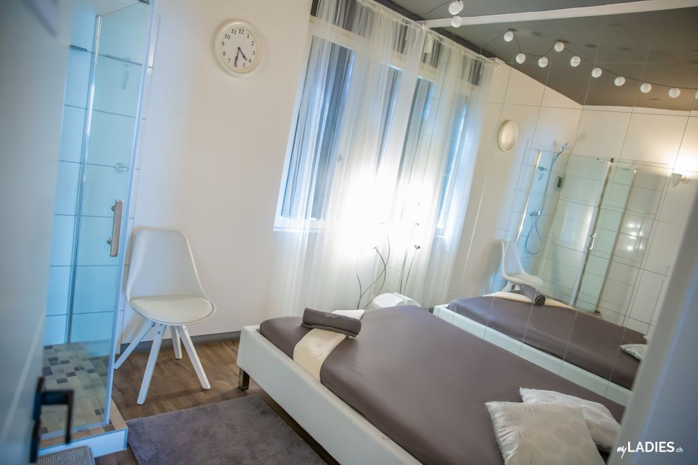 Schöne Bordell sucht neue Girls mit fairem %-System / Bild 24