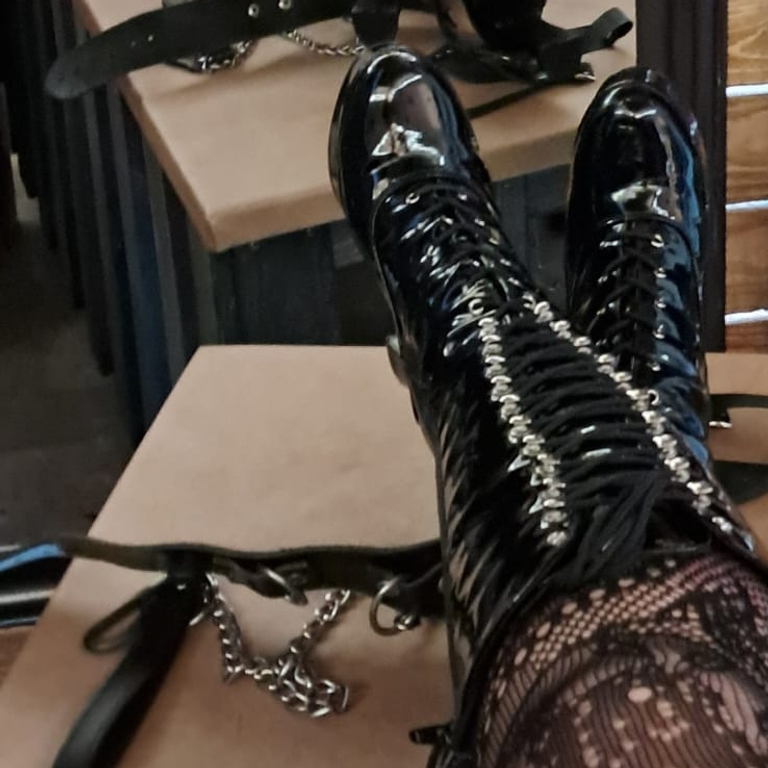 Lady Lilith des Lys - Klassische Domina