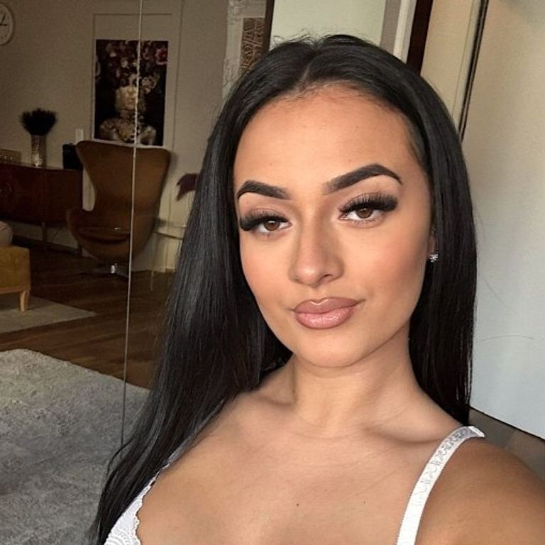 Naomi - Teeny mag es anal