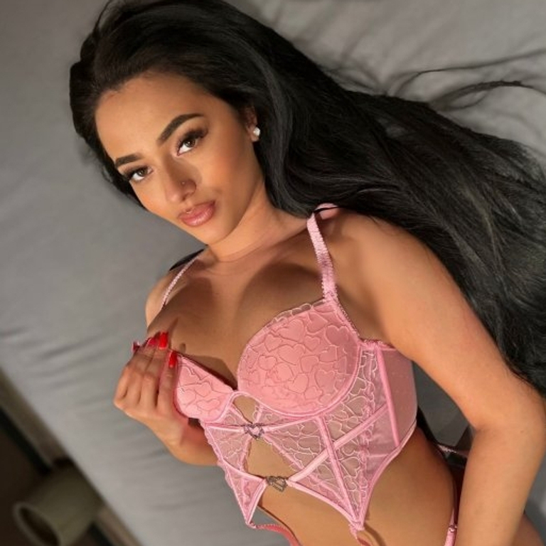 Naomi - Teeny mag es anal