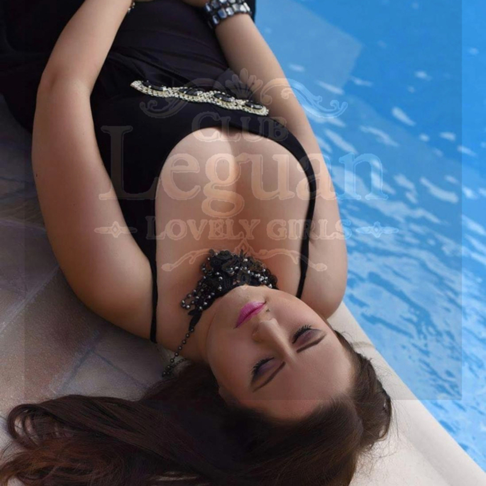 Immagine #12 da Rebeka