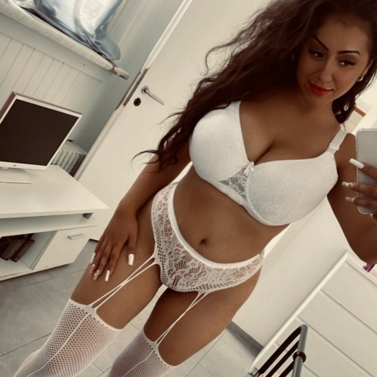 Bella - Teeny liebt Analsex