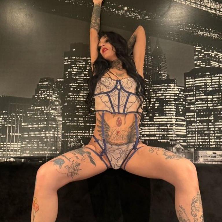 Ketrin - heisse Teeniespalte