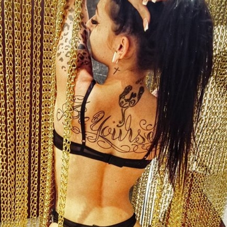 Ketrin - heisse Teeniespalte