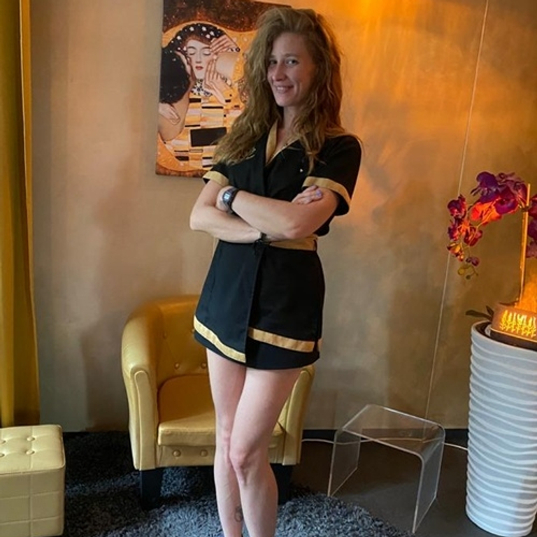 Ambar - Massagen mit Extras