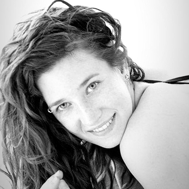 Ambar - massages avec des extras