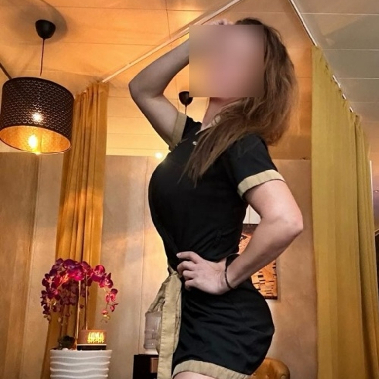 Sheryl - tanzende Masseuse