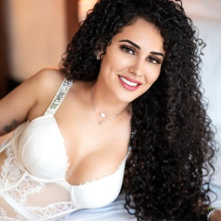 Adriana - Sanfte Hände